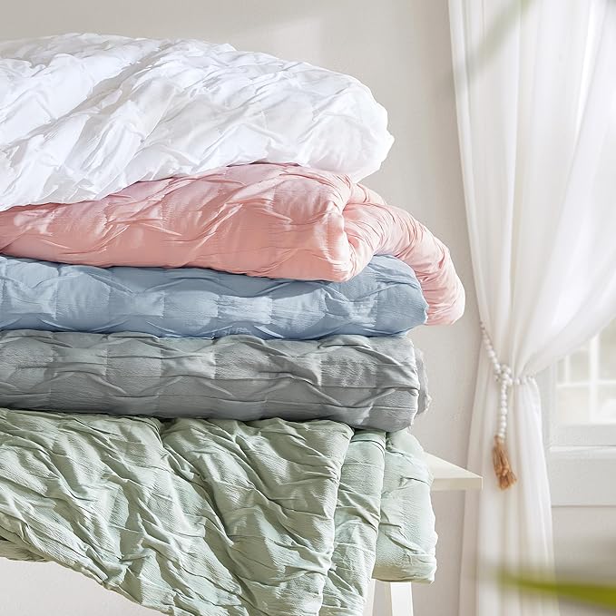 Comfort Spaces Comforter for King Size Bed, Ogee Ruched with Crinkle Texture, Breathable Comforter Set King, All Season Lightweight Bedding Set, Shams, Décor Pilow, King/Cal King Green 4 Piece