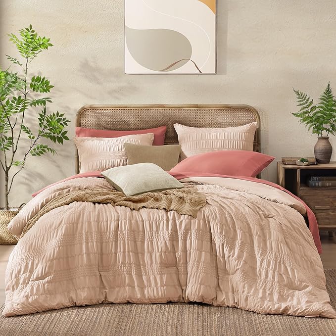 CASAAGUSTO Queen Comforter Set, 7 Pieces Pink Seersucker Bed in a Bag Queen Size Soft All Seasons, Bedding Sets with Comforter, Flat Sheet, Fitted Sheet, 2 Pillow Shams, 2 Pillowcases