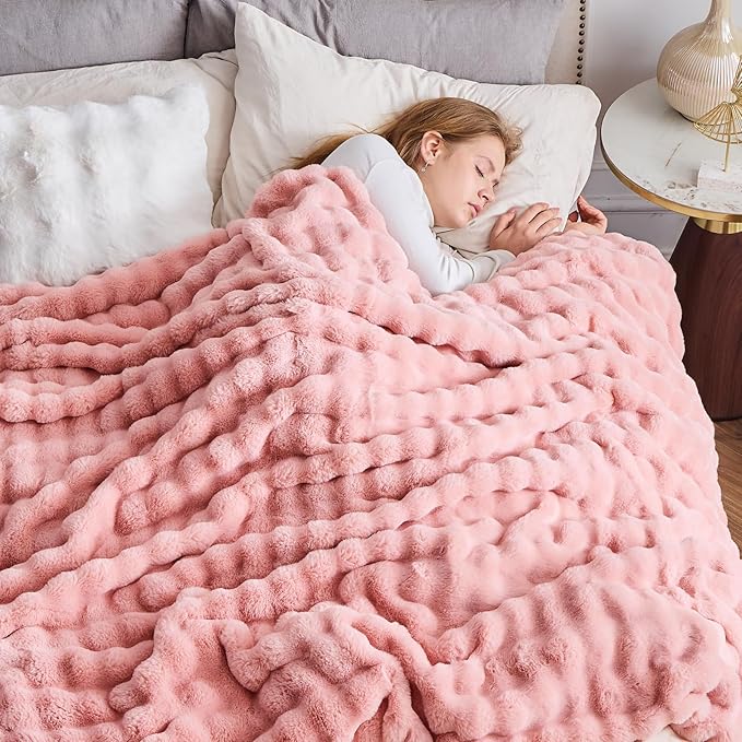 NEWCOSPLAY Faux Fur King Blanket Pink Bubble Blanket Thick Warm Soft for Couch Sofa Bed 550GSM (Pink, King(90"x110"))