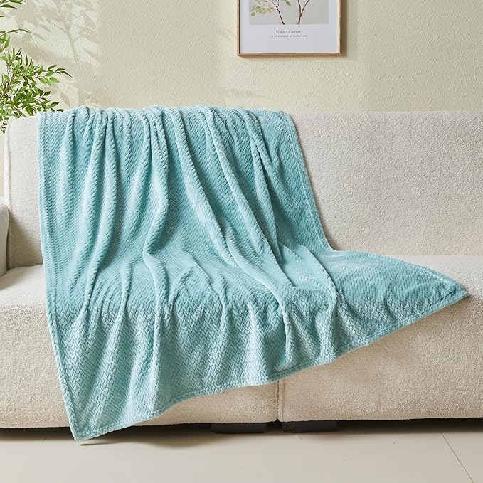 NEWCOSPLAY Super Soft Queen Blanket Mint Green Premium Silky Flannel Fleece Leaves Pattern Lightweight Bed Blanket All Season Use (Mint Green, Queen(90"x90"))