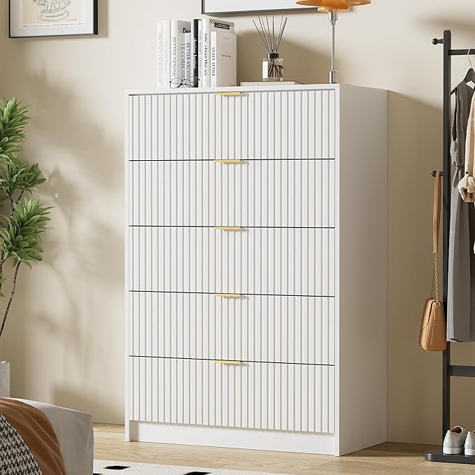 White Dresser for Bedroom, Modern Dresser with 5 Drawers and Smooth Slides, Wide Chest of Drawers with Golden Handles for Bedroom, Living Room, Closet, 15.7" D x 31.5" W x 47.2" H