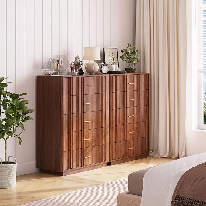 Fluted 5 Drawers Dresser for Bedroom, Wooden Tall Storage Dresser, Modern Chest of Drawers with Metal Handle, Curved Profile Wood Closet Clothes Storage Organizer for Living Room, Hallway, Walnut