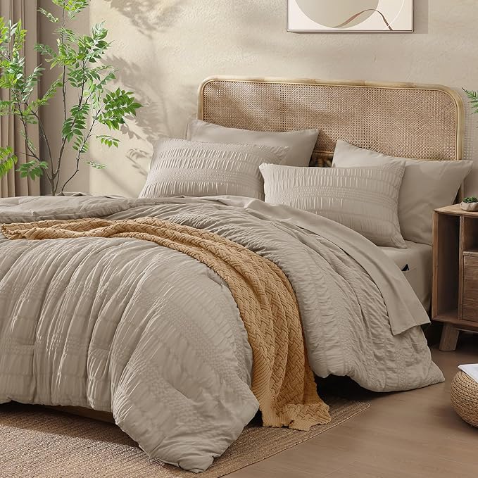 CASAAGUSTO King Size Comforter Set, 7 Pieces Oatmeal Seersucker Bed in a Bag King Soft All Seasons, King Bedding Sets with Comforter, Flat Sheet, Fitted Sheet, 2 Pillow Shams, 2 Pillowcases