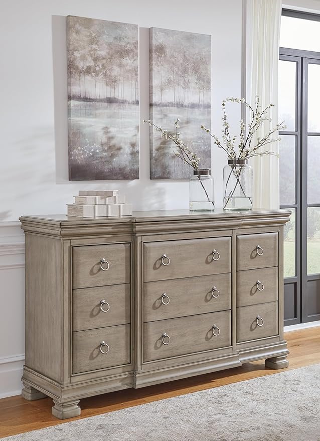 Signature Design by Ashley Lexorne Traditional 7 Drawer Dresser with 1 Jewelry Tray and Felt-lined Top Drawer for Bedroom, Gray