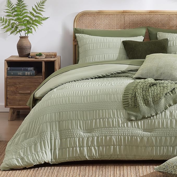 CASAAGUSTO Full Size Comforter Set, 7 Pieces Sage Green Seersucker Bed in a Bag Full Size Soft All Seasons, Bedding Sets Full with Comforter, Flat Sheet, Fitted Sheet, 2 Pillow Shams, 2 Pillowcases