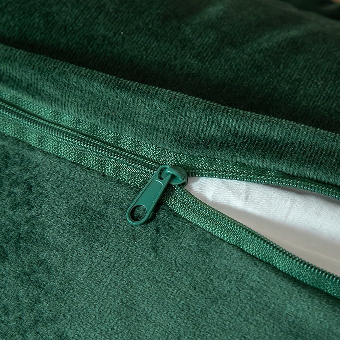 Yaertun Pack of 2 Chenille Textured Decorative Throw Pillow Covers Accent Solid Cushion Cover Soft Cozy Pillow Case with Velvet Back for Couch Sofa Bed Living Room 20x20 Inch Green