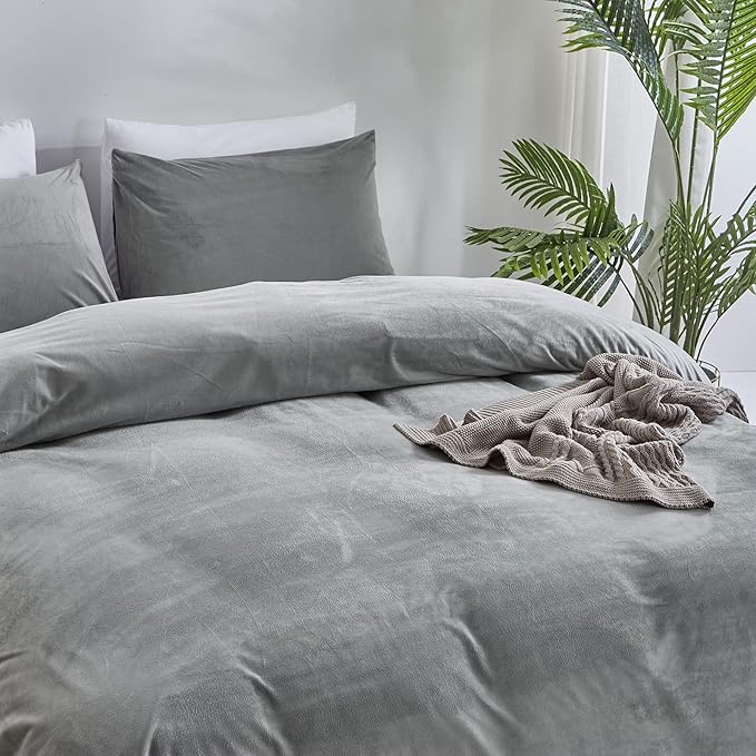 CLOTHKNOW Grey California King Comforter Sets Fluffy Velvet Bedding Comforter Sets Soft Gray Comforter Grey Comforter with 2 x Pillow Cases