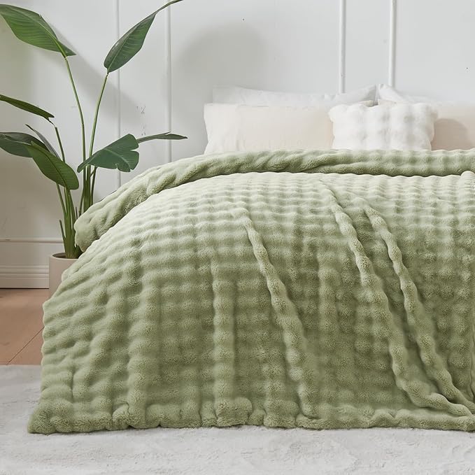 NEWCOSPLAY Faux Fur Twin Blanket Sage Green Bubble Blanket Thick Warm Soft for Couch Sofa Bed 550GSM (Sage Green, Twin(60"x80"))