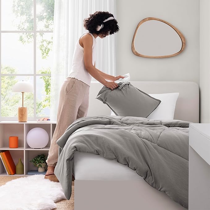 UGG Leonora Comforter Set with 1 Pillow Sham Lightweight Down Alternative Reversible All Season Washable and Hypoallergenic Bedding for College Apartment or Dorm Essentials, Twin/Twin XL, Light Grey