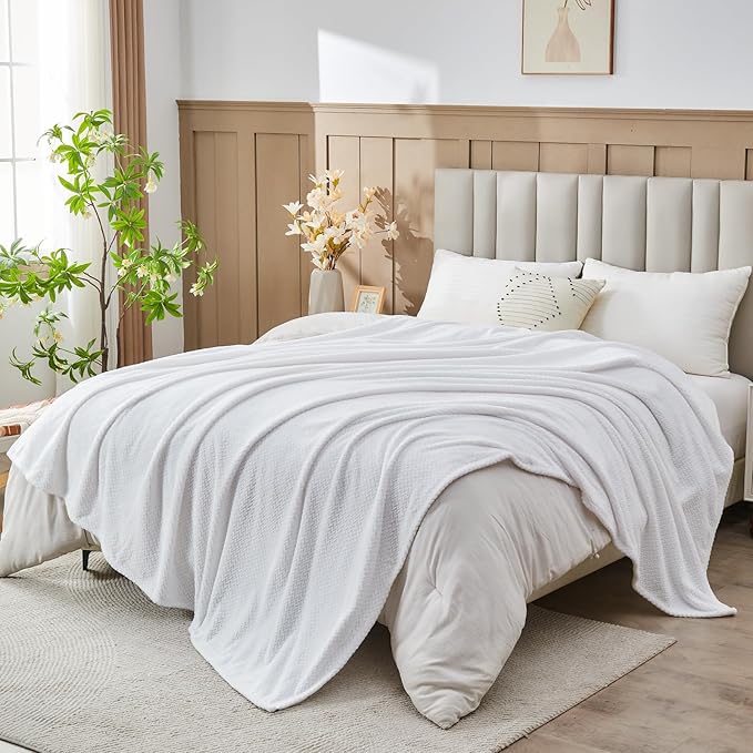 NEWCOSPLAY Super Soft King Blanket White Premium Silky Flannel Fleece Leaves Pattern Lightweight Bed Blanket All Season Use (White, King(90"x110"))