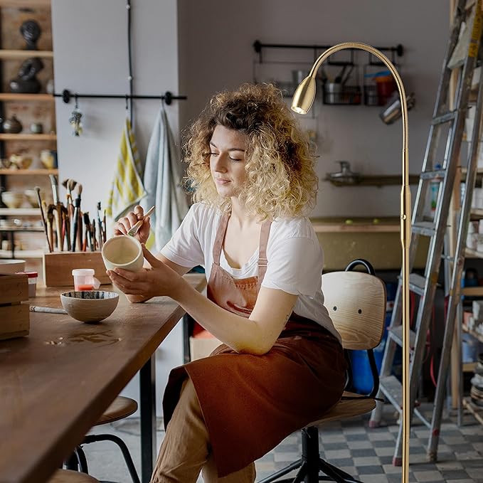 O’Bright Ray – Adjustable LED Beam Floor Lamp, Dimmable and Zoomable Spotlight, Flexible Gooseneck, Reading/Crafting Standing Lamp, Work Table Light, Antique Brass