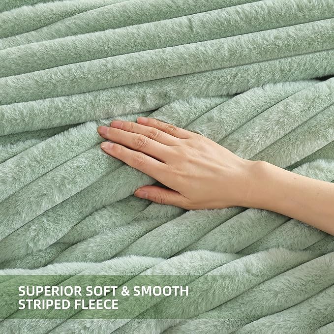 Smoofy Fluffy Full Size Comforter Sets 3 Pieces - Sage Green Fleece Fluffy Comforter Set, Luxury Fuzzy Full Bed Set, Soft Comforter Full Size All Season, Heavy Faux Fur Comforter with 2 Pillow Cases