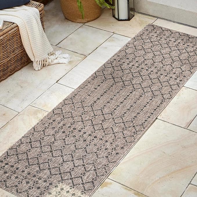 JONATHAN Y SMB108D-28 Ourika Moroccan Geometric Textured Weave Indoor Outdoor Runner Rug, Bohemian, Rustic, Scandinavian Easy Cleaning,Bedroom,Kitchen,Backyard,Patio,Non Shedding, Natural/Black, 2 X 8