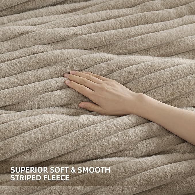 Smoofy Fluffy Full Size Comforter Sets 3 Pieces - Linen Fleece Fluffy Comforter Set, Luxury Fuzzy Full Bedding Set, Soft Comforter Full Size All Season, Heavy Faux Fur Comforter with 2 Pillow Cases