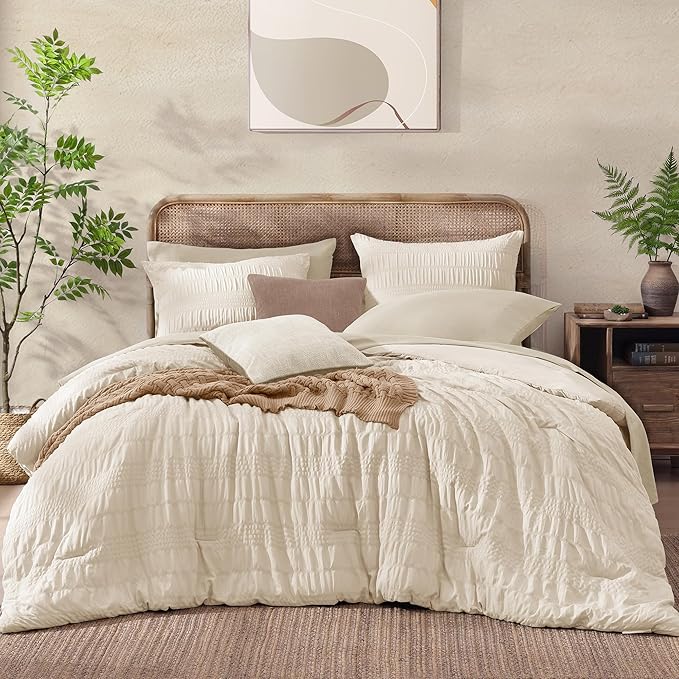 CASAAGUSTO Queen Comforter Set, 7 Pieces Beige Seersucker Bed in a Bag Queen Size Soft All Seasons, Bedding Sets with Comforter, Flat Sheet, Fitted Sheet, 2 Pillow Shams, 2 Pillowcases