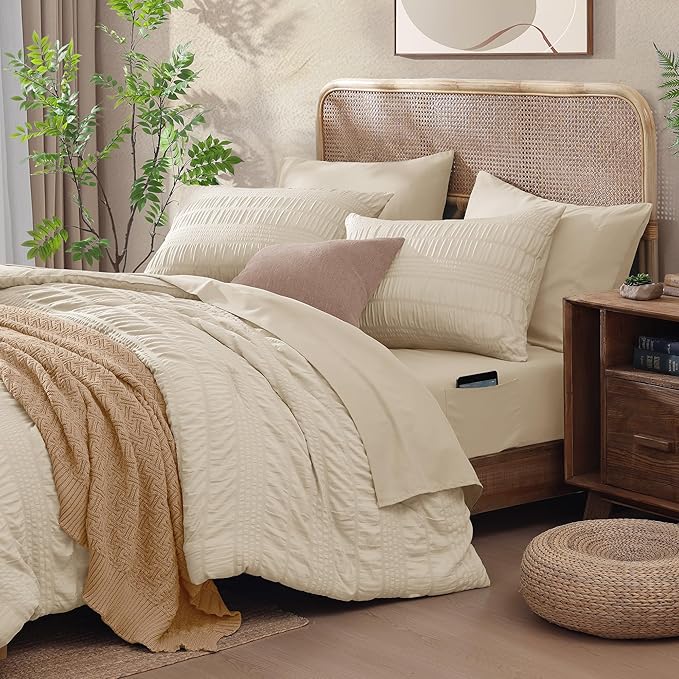CASAAGUSTO Queen Comforter Set, 7 Pieces Beige Seersucker Bed in a Bag Queen Size Soft All Seasons, Bedding Sets with Comforter, Flat Sheet, Fitted Sheet, 2 Pillow Shams, 2 Pillowcases