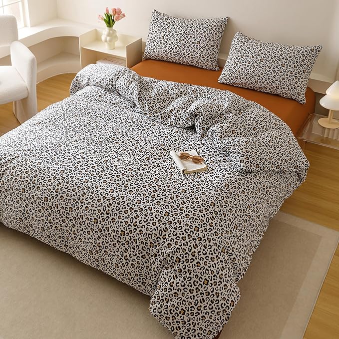 Luxlovery Leopard Comforter Set King Women Men Cheetah Printed Comforter Black White Bedding Set Fluffy Soft Blanket Quilts with 2 Pillowcases for Women Men King Bed