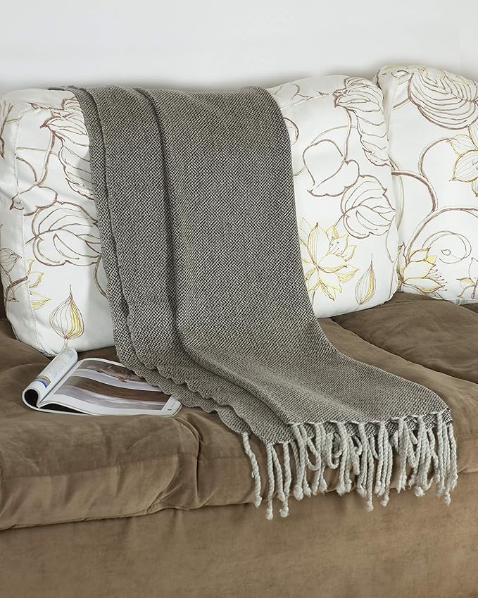 REALITY&FANTASY Wool Fringed Knee Throw Blanket for Couch Bed Outdoor Travel