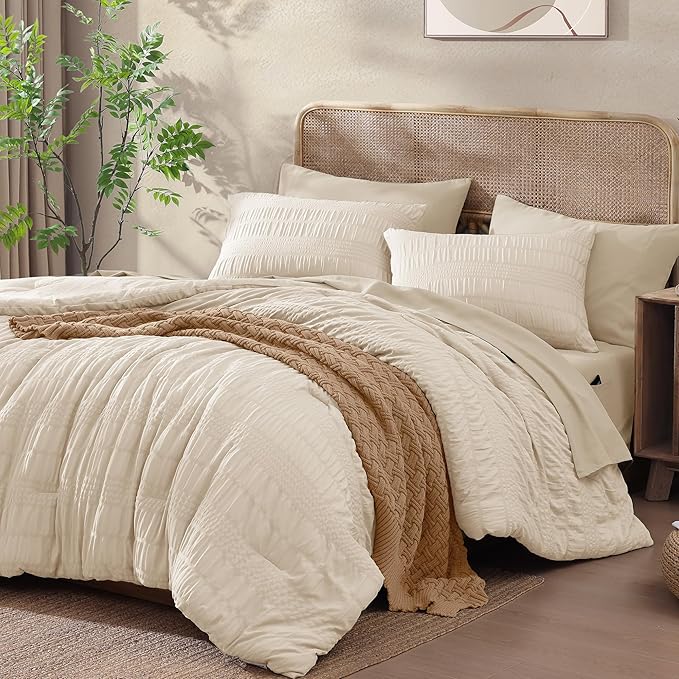 CASAAGUSTO Queen Comforter Set, 7 Pieces Beige Seersucker Bed in a Bag Queen Size Soft All Seasons, Bedding Sets with Comforter, Flat Sheet, Fitted Sheet, 2 Pillow Shams, 2 Pillowcases