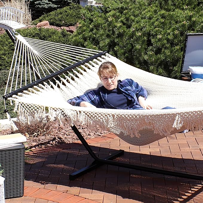 Sunnydaze Woven Double Hammock for Outside with Crocheted Edges and Spreader Bars - 600-Pound Weight Capacity Outdoor Hammock for Trees