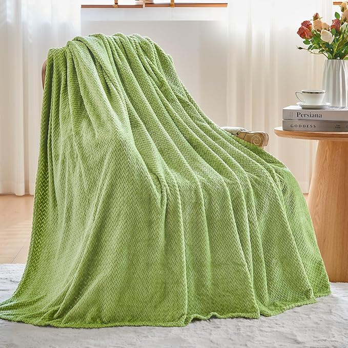 NEWCOSPLAY Super Soft Throw Blanket Green Premium Silky Flannel Fleece Leaves Pattern Lightweight Bed Blanket All Season Use (Green, Throw(50"x60"))