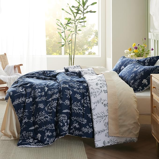 Bedsure Twin/Twin XL Comforter Set - Navy Bed Set, 2 Pieces Cute Floral Bedding, 1 Soft Reversible Botanical Flowers Comforter and 1 Pillow Sham