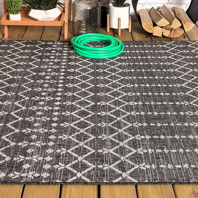 JONATHAN Y Moroccan Geometric Indoor Outdoor Area Rug 4X6 Black/Gray, Ourika Textured Weave for Backyard, Patio, Porch, Easy-Cleaning, High Traffic, Pet-Friendly, Non-Shedding (SMB108F-4)