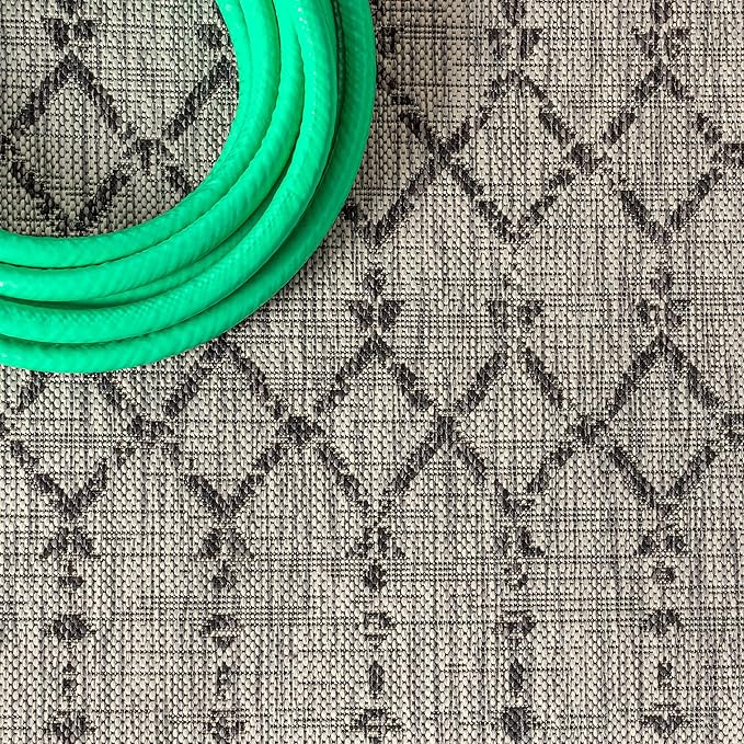 JONATHAN Y SMB108E-9SQ Ourika Moroccan Geometric Textured Weave Indoor/Outdoor Area Rug, Bohemian, Scandinavian for Bedroom, Kitchen, Living Room, Easy-Cleaning, Light Gray/Black, 9' Square