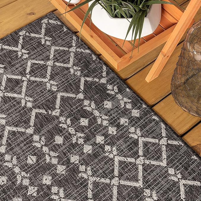 JONATHAN Y SMB108F-4SQ Ourika Moroccan Geometric Textured Weave Black/Gray 4' Square Indoor/Outdoor Area Rug, Pet Friendly, Non-Shedding, Stain Resistant, Easy-Cleaning for Backyard, Patio, Porch