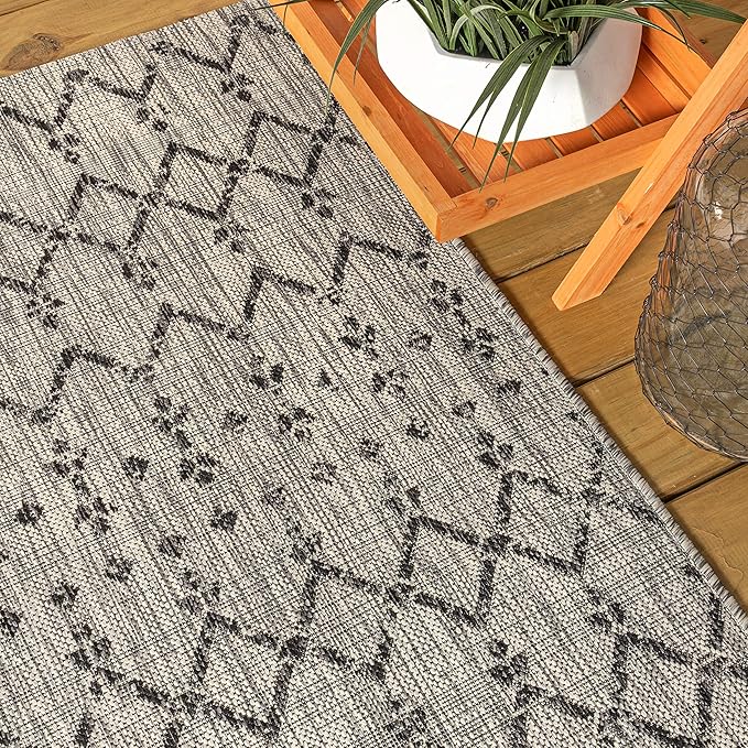 JONATHAN Y SMB108E-3SQ Ourika Moroccan Geometric Textured Weave Indoor/Outdoor Area Rug, Bohemian, Scandinavian for Bedroom, Kitchen, Living Room, Easy-Cleaning, Light Gray/Black, 3' Square
