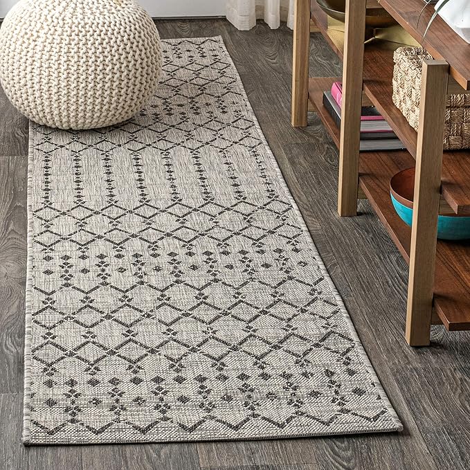 JONATHAN Y SMB108E-28 Ourika Moroccan Geometric Textured Weave Indoor Outdoor Runner Rug, Bohemian, Rustic, Scandinavian Easy Clean,Bedroom,Kitchen,Backyard,Patio, Non-Shed, Light Gray/Black, 2 X 8