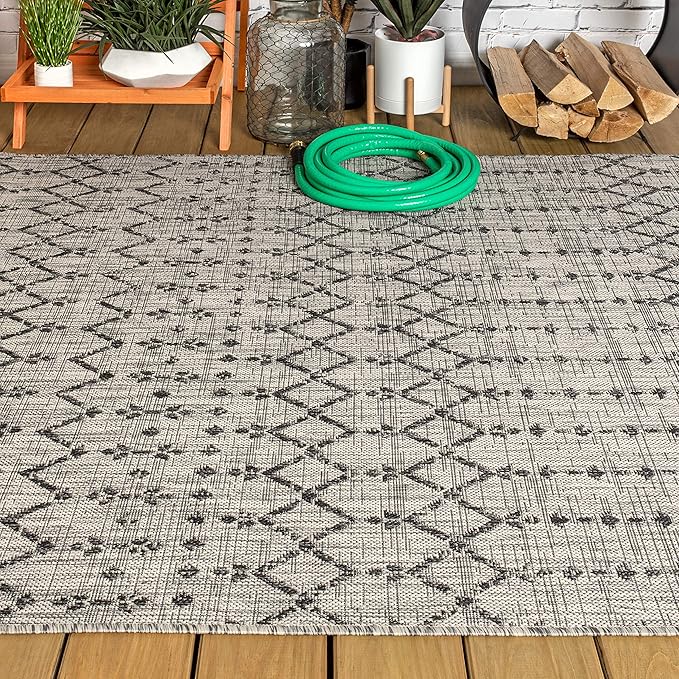 JONATHAN Y Moroccan Geometric Indoor Outdoor Area Rug 5X8 Light Gray/Black, Ourika Textured Weave for Backyard, Patio, Porch, Easy-Cleaning, High Traffic, Pet-Friendly, Non-Shedding (SMB108E-5)